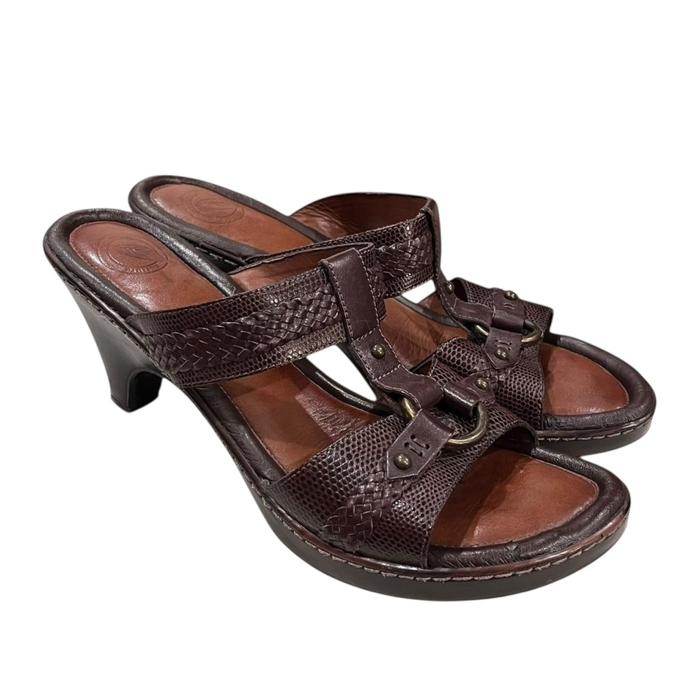 Vtg ‘Nurture’ brown leather block / kitten heeled sandals with buckles